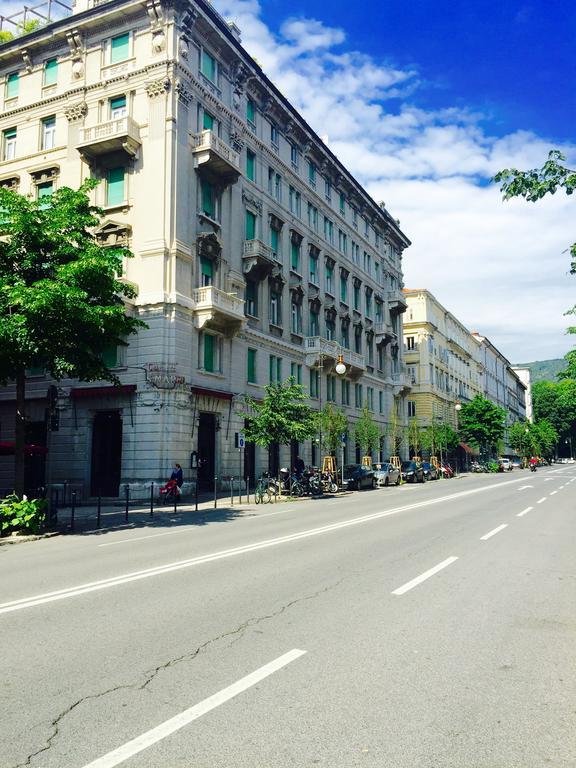 Giostra Studio Flat Trieste Bagian luar foto